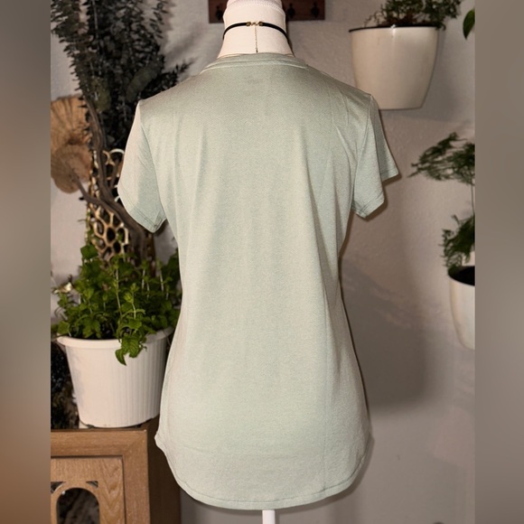 Puma Mint Green Tee with Iconic Logo - Picture 2 of 2